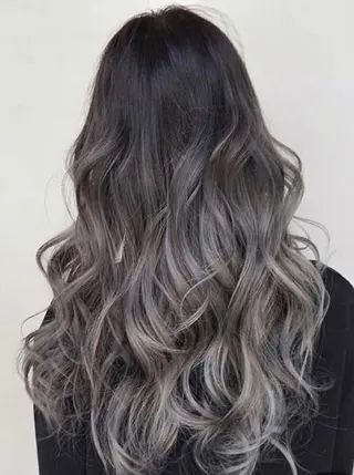 セミロング カラー ケア剤オタク×海外 ヘア長谷川裕起のヘアスタイル