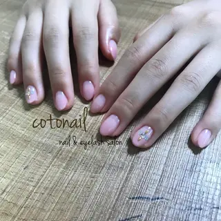 ミディアム ネイル ツメトマツゲ .のネイルデザイン