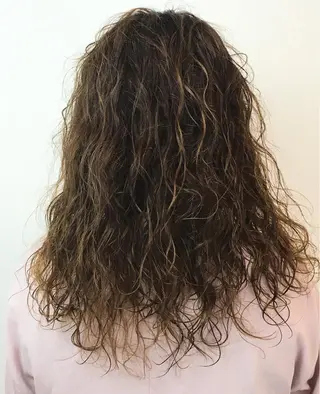 セミロング パーマ ナガサカ サチのヘアスタイル