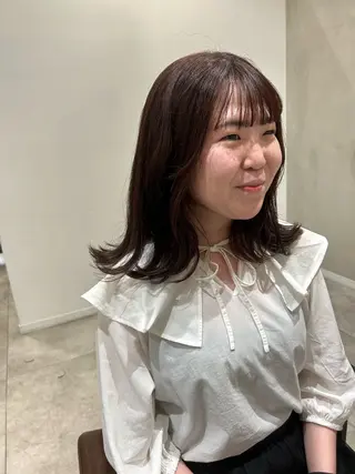 ミディアム カラー オリーブベージュ/ ブリーチなし透明感のヘアスタイル