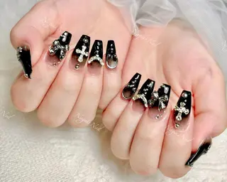 ネイル 🦋 Queenieのネイルデザイン