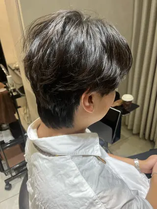 メンズ 韓国メンズ特化 ダウン・毛流れパーマのヘアスタイル
