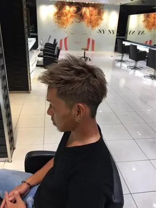 ショート ケリーズグリーン所属・ボブ/艶ハイトーン 森田/嵩士のヘアスタイル