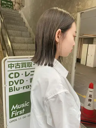セミロング 岡本康平/ボブ /ブリーチ/レイヤーのヘアスタイル
