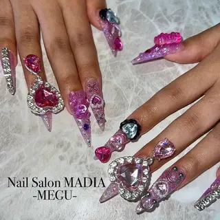 ネイル MADIA藤沢所属・MADIA MEGUのネイルデザイン