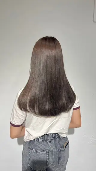 ロング カラー 伊藤 葵梨のヘアスタイル