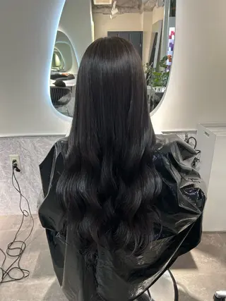 ロング Afinar／ ユイカのヘアスタイル