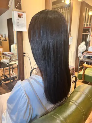 セミロング Luster Friends所属・まゆ | 艶カラー | ストレートのヘアスタイル