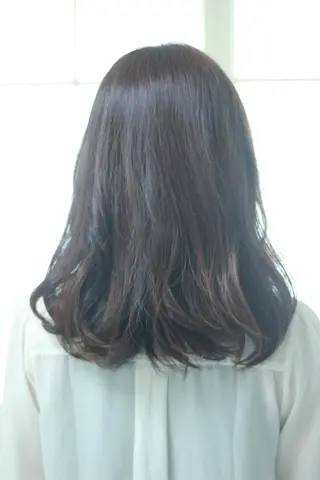 ミディアム Director金野 麻衣子のヘアスタイル