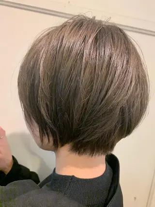 ショート カラー 艶カラー/ハイトーン Anjuのヘアスタイル