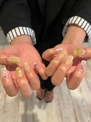 ネイル une／YUKINA 🫧大人nuanceのネイルデザイン