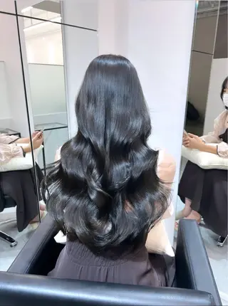 ロング erena /  艶カラー🖤のヘアスタイル