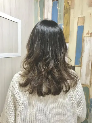 カラー 嶋村夏実🌼レイヤー 🌸白髪ぼかしのヘアスタイル