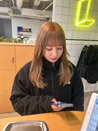 ロング カラー ベージュ/ダブルカラ ー/新潟駅/青柳萌果のヘアスタイル