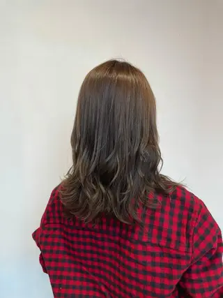 ミディアム カラー 栗原 瑠世のヘアスタイル