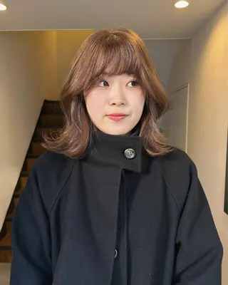 ミディアム hen所属・心斎橋/レイヤー/ ブリーチ/モエのヘアスタイル