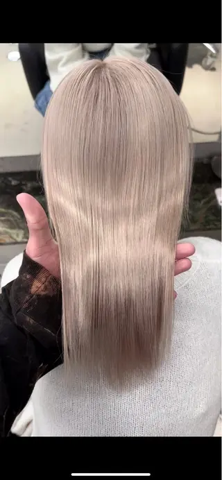 ロング ハイトーン/ 縮毛矯正のヘアスタイル