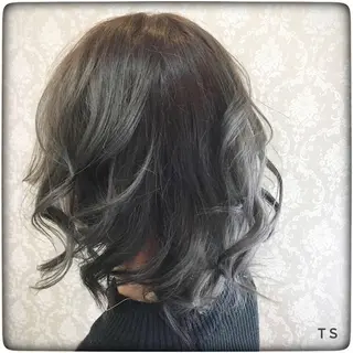 カラー ササキ トモシのヘアスタイル