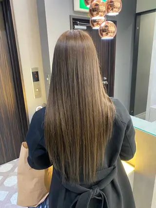 ロング noa 寒色系カラーブリーチのヘアスタイル