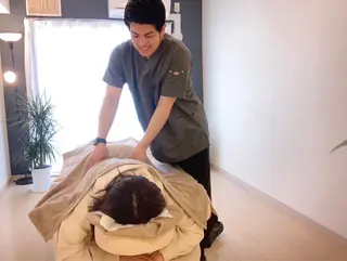 学生向けケア| 肩こり・姿勢・小顔✨のエステ・リラクイメージ