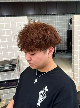 ミディアム パーマ ヘアアレンジ メンズ 顔まわりカット の達人のヘアスタイル