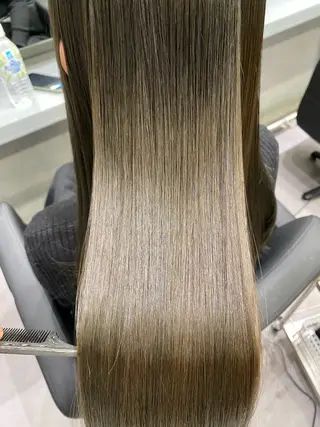 ロング ヘアサロンelyts 表参道店のヘアスタイル