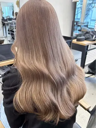 ロング カラー ヘアアレンジ 坂齋大地／レイヤー/ ミルクティーのヘアスタイル