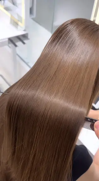 ロング IVE所属・透け感カラー 髪質改善🫧Annaのヘアスタイル