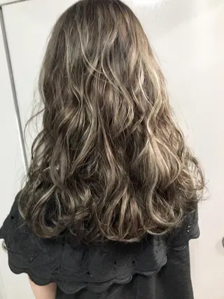 セミロング カラー レイヤーカット匠 イソザキノリユキのヘアスタイル