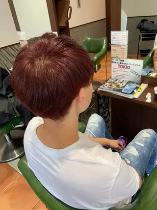 ショート カラーリスト菅澤 岳のヘアスタイル