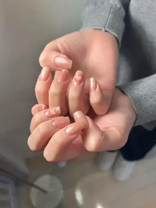 ミディアム ネイル 𝐞𝐚𝐜𝐡 nanami🩰のネイルデザイン