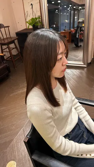 ロング L’HOMME BLANC所属・佐藤 優里奈のヘアスタイル