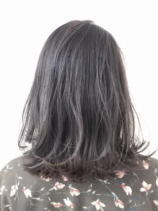 ミディアム カラー 岩渕 由里香のヘアスタイル