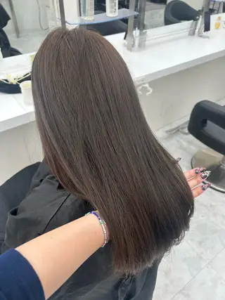 カラー niina🖤 暗髪×レイヤーのヘアスタイル