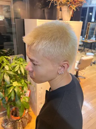 カラー メンズ ハイトーン×デザイン カラー特化/値賀大樹のヘアスタイル