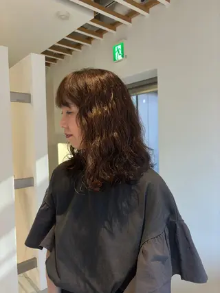 セミロング 白土 さくらのヘアスタイル