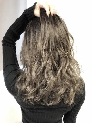 ミディアム カラー biscohair 髪にドラマを。のヘアスタイル