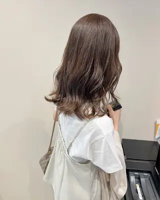 ロング カラー ノイシキ サキのヘアスタイル