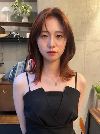 ミディアム レイヤーカット\ウル フ　chinatsuのヘアスタイル