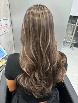 ロング 🍑🧋ハイトーン 暖色カラーlucaのヘアスタイル