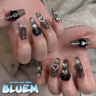 ネイル BLUEM なな🐶のネイルデザイン