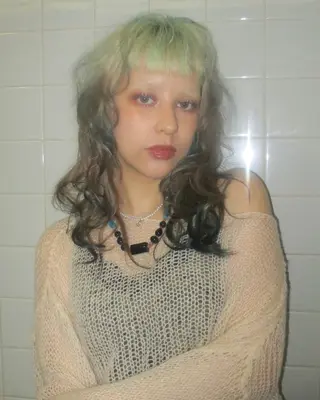 ミディアム カラー ヘアアレンジ minto/ 似合わせ/ハイトーンのヘアスタイル