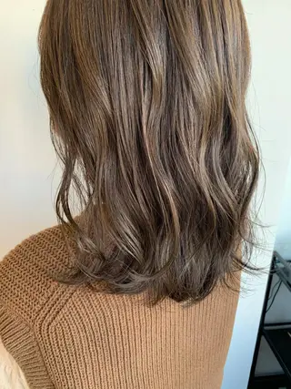 ミディアム カラー ベージュカラー🤎 鈴木サトミのヘアスタイル