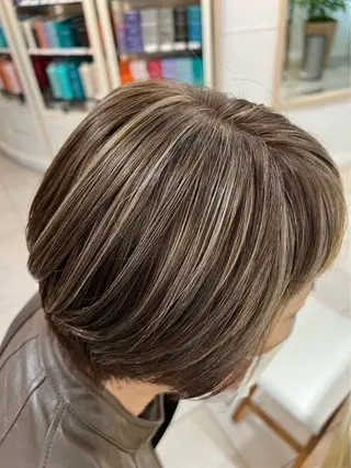 カラー 石田 桃花のヘアスタイル