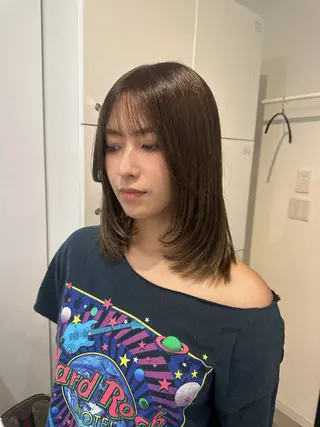 ミディアム ﾚｲﾔｰ/ﾊｲﾄｰﾝ WAKANAのヘアスタイル