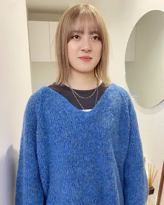 ミディアム カラー ボブ/ハイトーン REINAのヘアスタイル