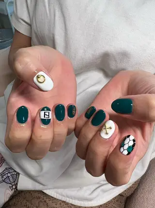 ネイル ちゅるんネイル🪄 耳ツボジュエリー🔗のネイルデザイン