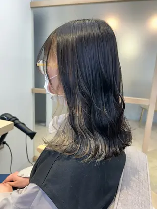 セミロング 秋山 桃子のヘアスタイル