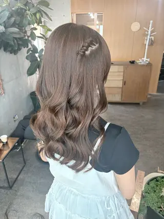 ロング モリモト サナのヘアスタイル