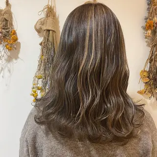 ミディアム 長井 麻帆のヘアスタイル